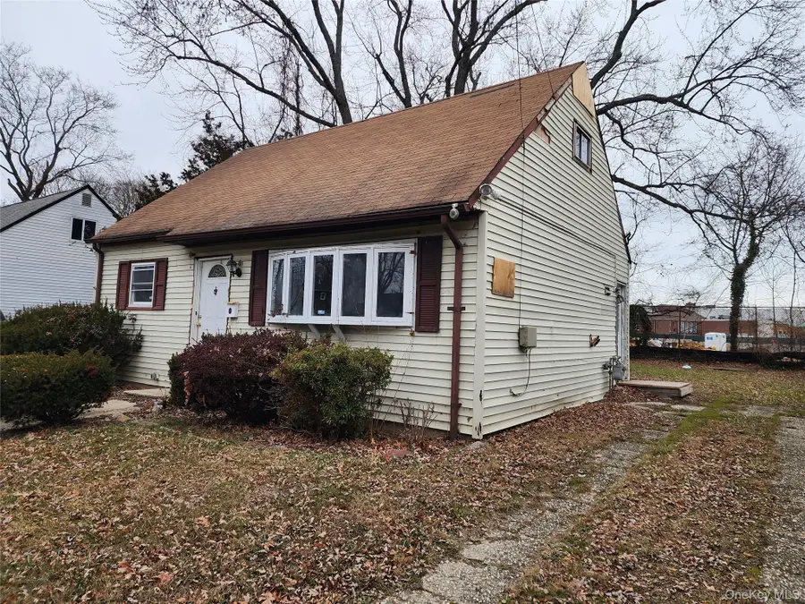 33 Parkway Boulevard, Wyandanch, NY 11798 - Image #3