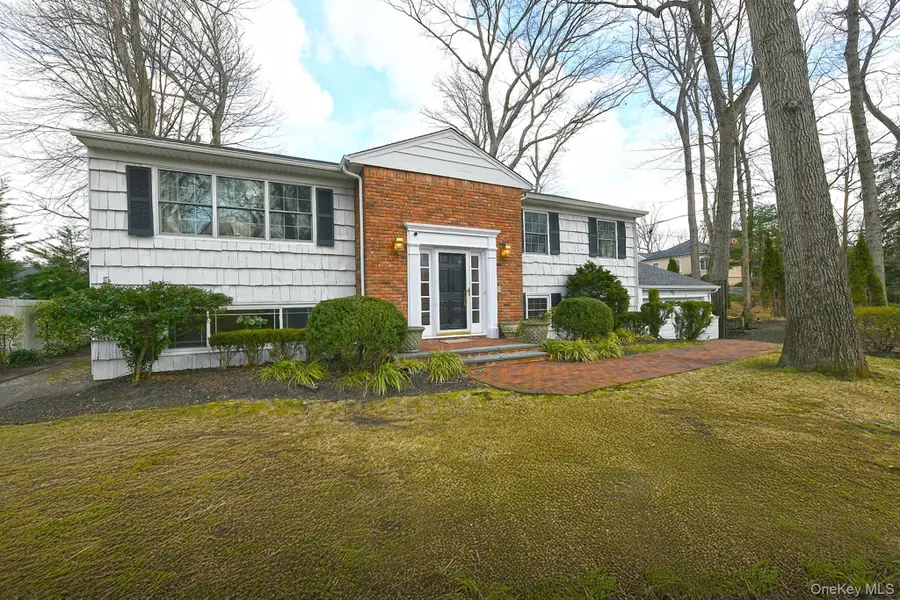 63 Gabriele Drive, East Norwich, NY 11732 - Image #2