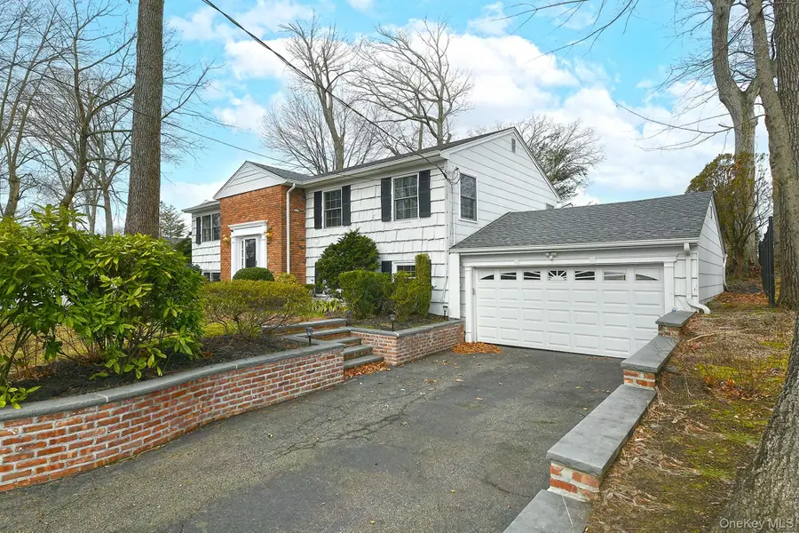 63 Gabriele Drive, East Norwich, NY 11732 - Image #3