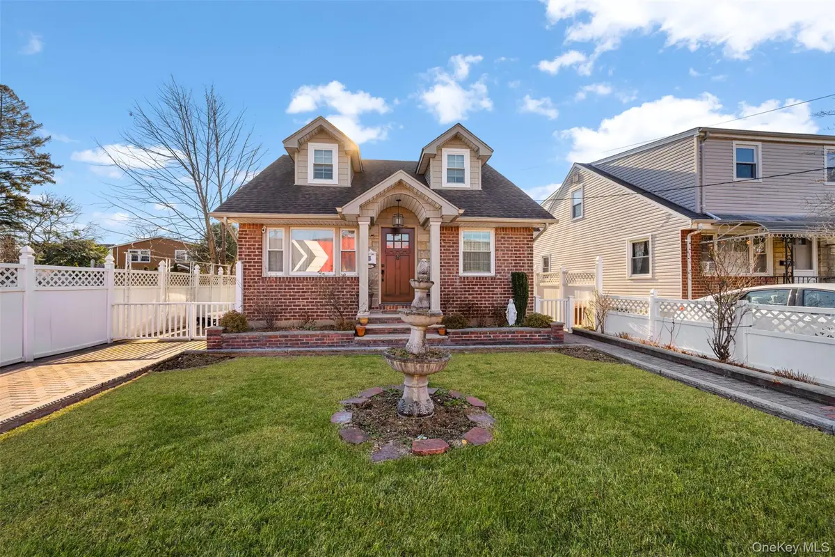 215 Rudolf Road, Mineola, NY 11501 - Image #1