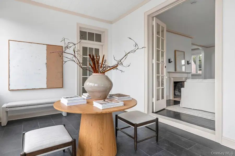 33 S Windsor Avenue, Brightwaters, NY 11718 - Image #3