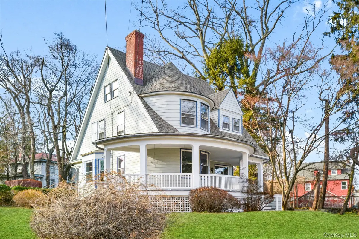 8 The Serpentine, New Rochelle, NY 10801 - Image #1