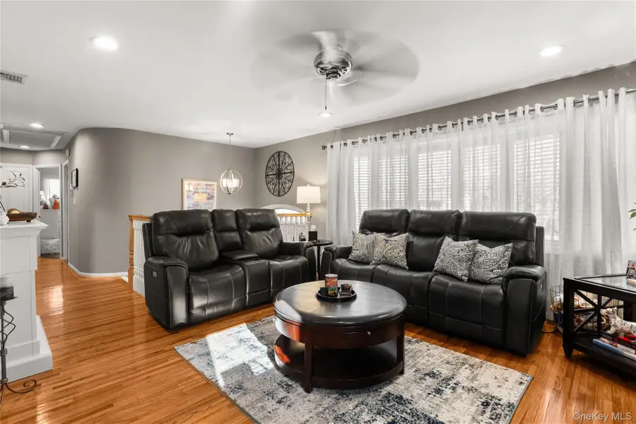 152 Keswick Drive, East Islip, NY 11730 - Image #3