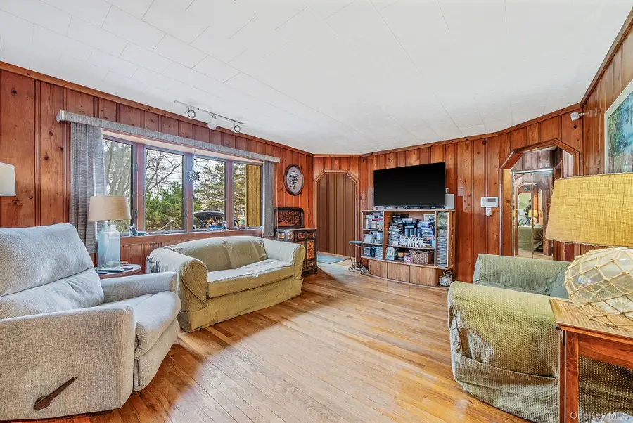 1432 Gardiner Drive, Bay Shore, NY 11706 - Image #2