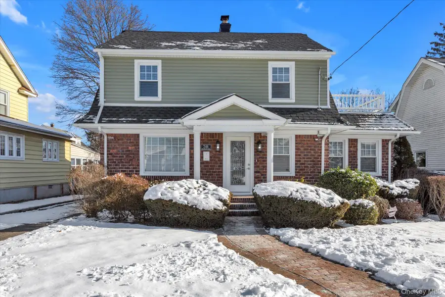 246 Wellington Road, Mineola, NY 11501 - #2