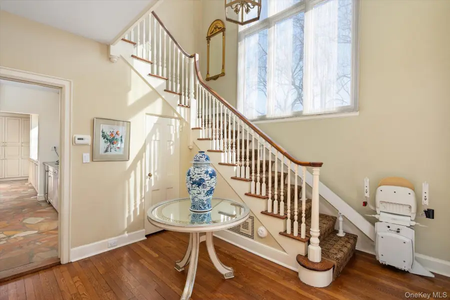 19 Amherst Road, Great Neck, NY 11021 - #2