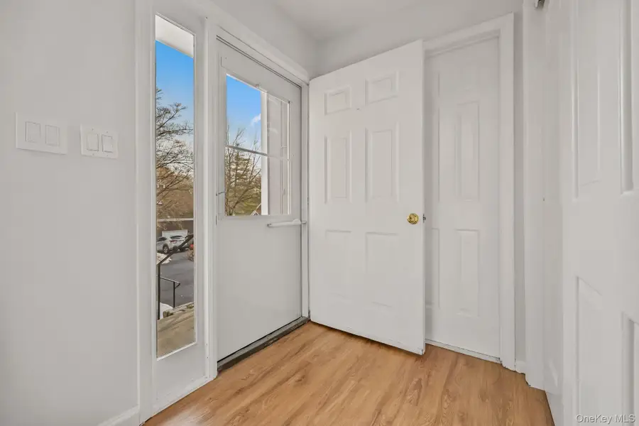 11 Pondview Close, Chappaqua, NY 10514 - Image #2