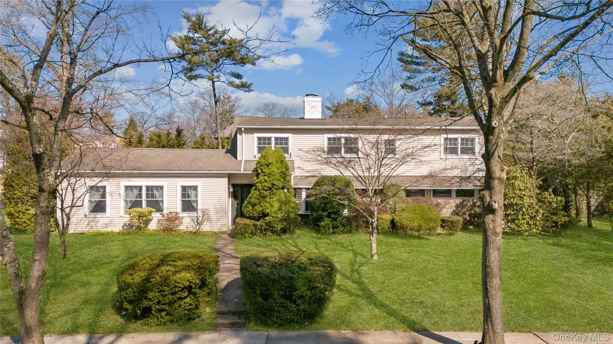 19 Strawberry Lane, Roslyn Heights, NY 11577 - Image #1