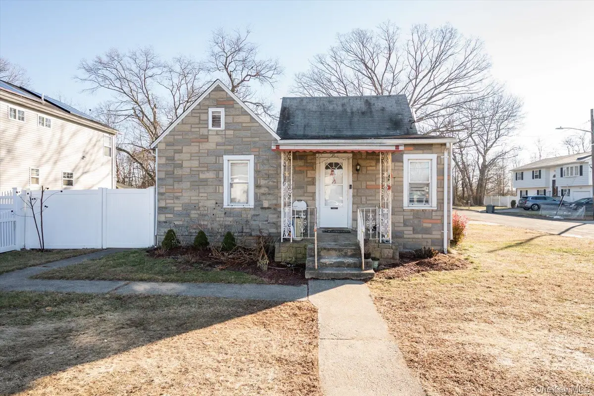 283 Washington Avenue, Amityville, NY 11701 - Image #1