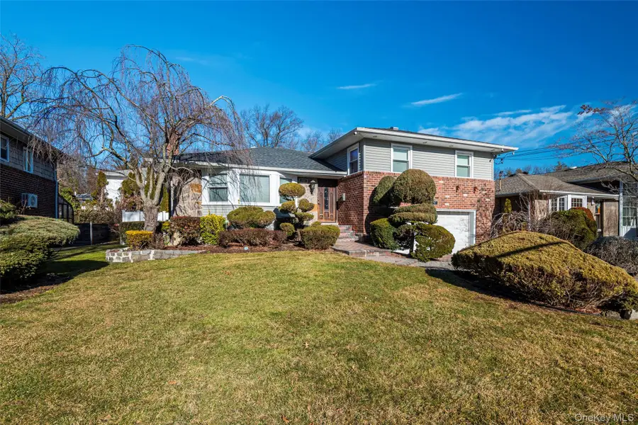 97 Gilmar Lane, Roslyn Heights, NY 11577 - Image #2