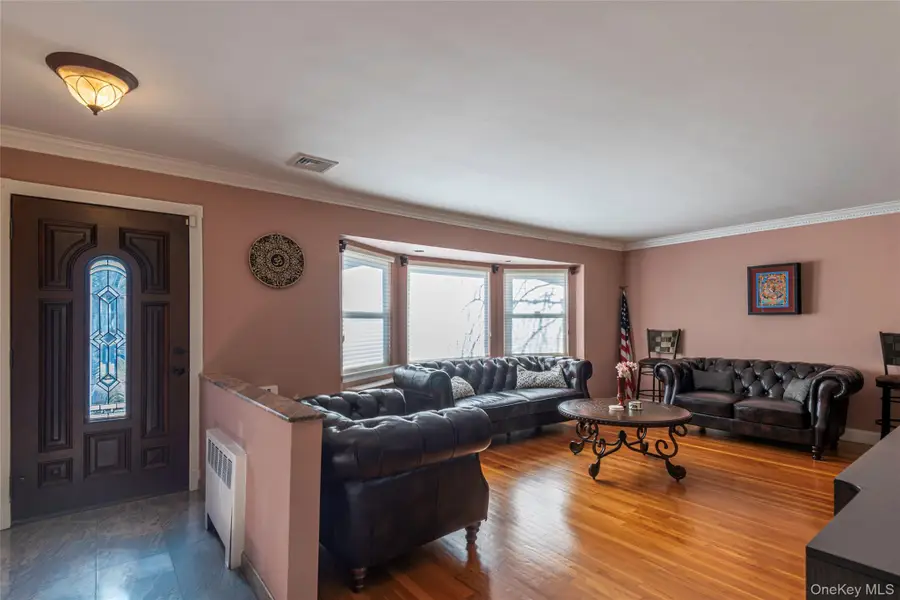 97 Gilmar Lane, Roslyn Heights, NY 11577 - Image #3