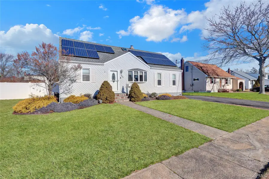 233 Sears Road, West Islip, NY 11795 - Image #2