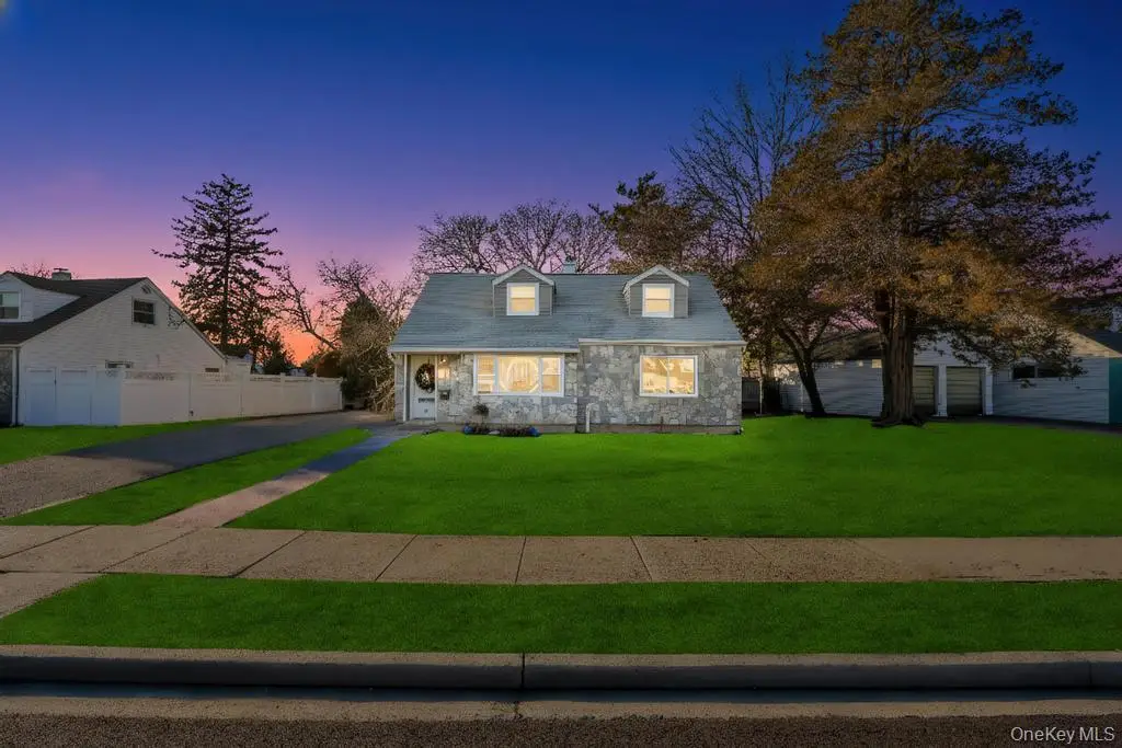 622 Wyngate Drive E, Valley Stream, NY 11580 - Image #1