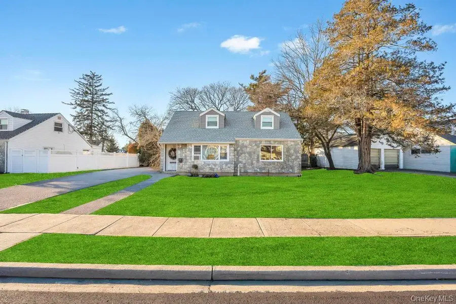 622 Wyngate Drive E, Valley Stream, NY 11580 - Image #2