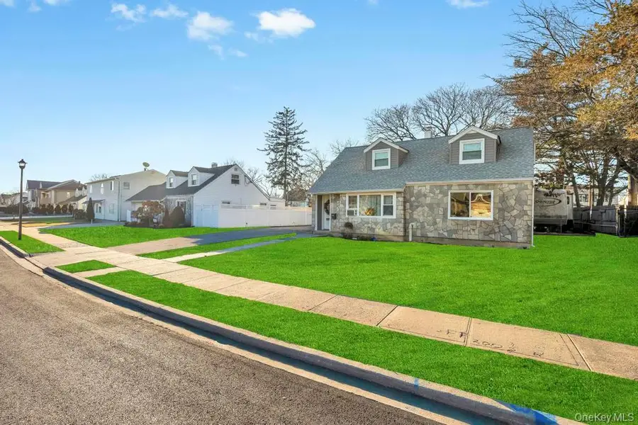 622 Wyngate Drive E, Valley Stream, NY 11580 - Image #3