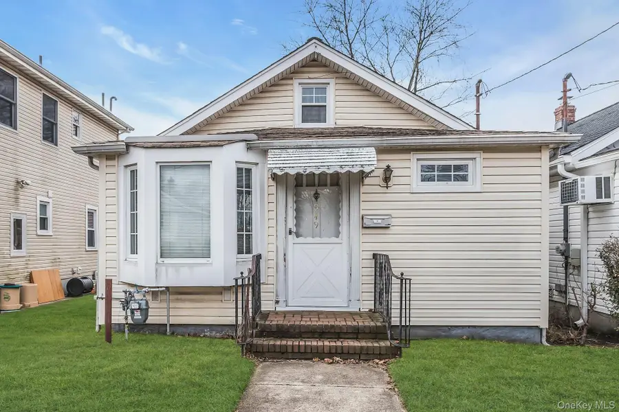 949 N 7th Street, New Hyde Park, NY 11040 - Image #2