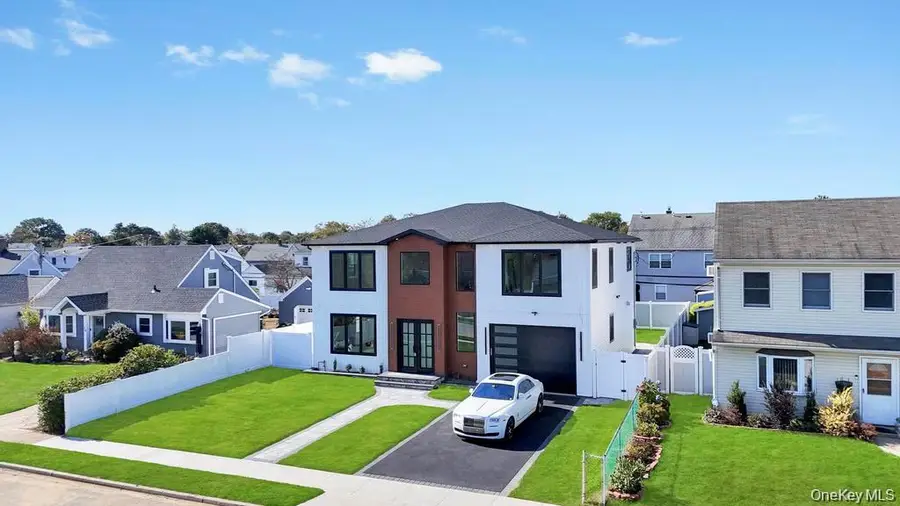 8 Table Lane, Hicksville, NY 11801 - Image #2