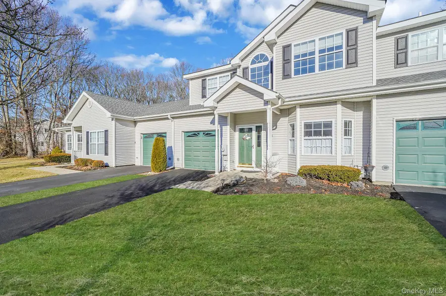 115 Willow Wood Drive, Oakdale, NY 11769 - Image #2