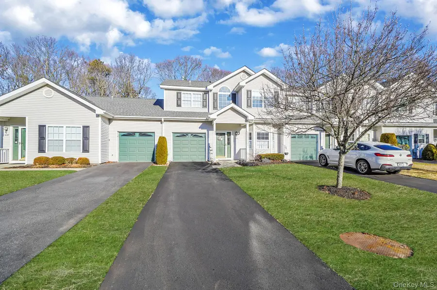 115 Willow Wood Drive, Oakdale, NY 11769 - Image #3