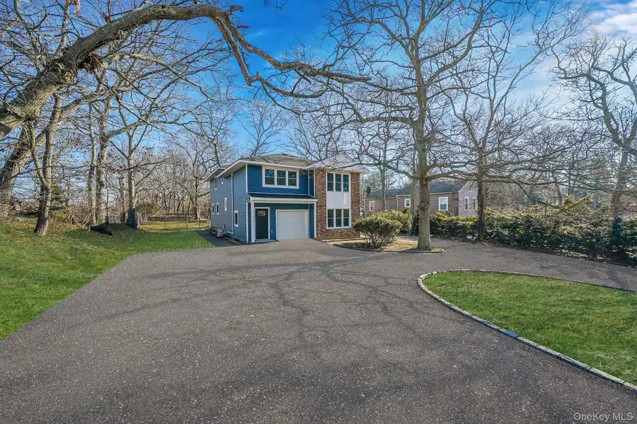 95 Berkshire Drive, Farmingville, NY 11738 - Image #2