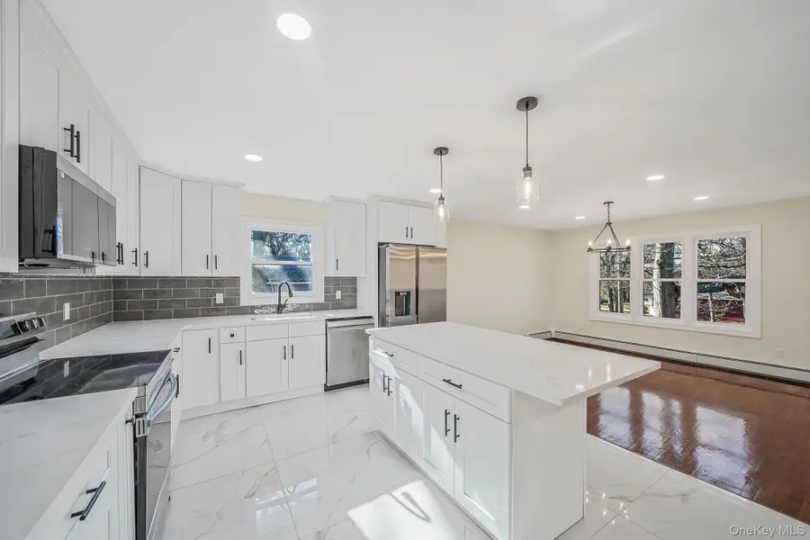 95 Berkshire Drive, Farmingville, NY 11738 - Image #3