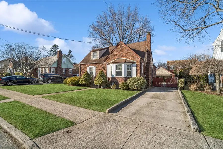 41 Goldenrod Avenue, Franklin Square, NY 11010 - #3