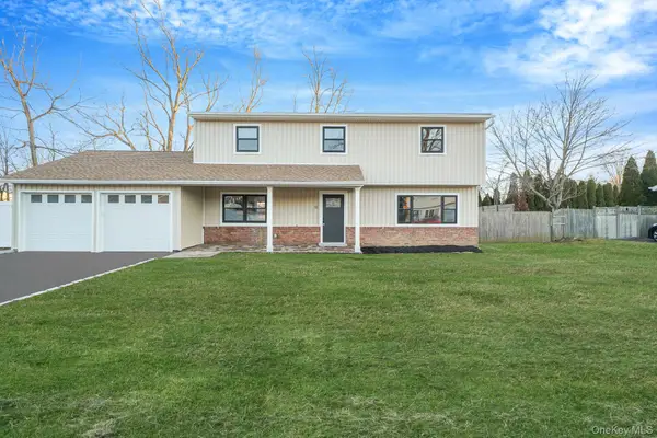 12 Chelmsford Drive, Wheatley Heights, NY 11798