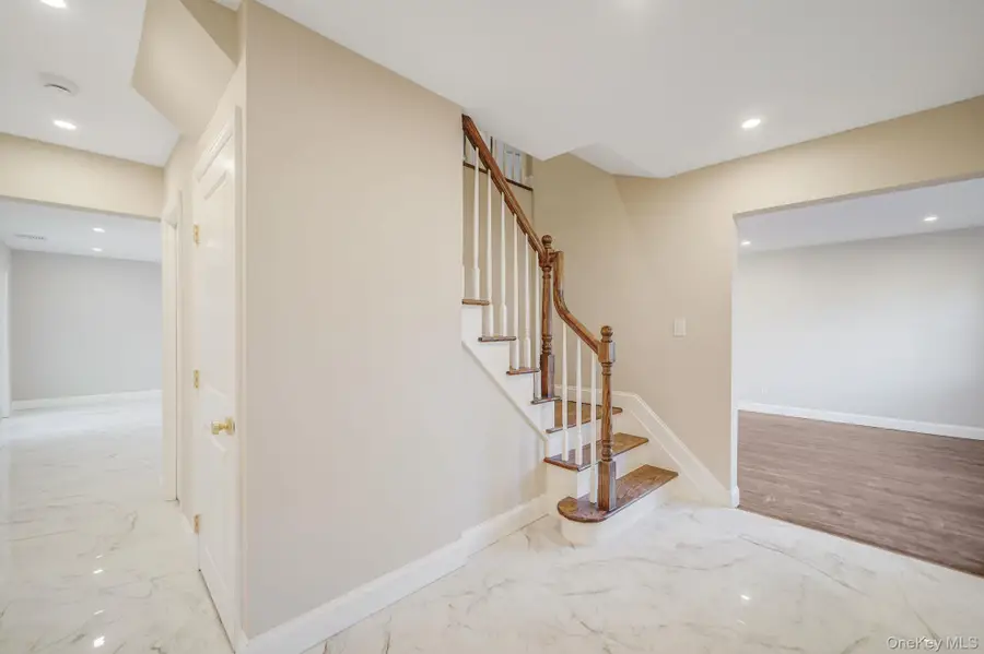 12 Chelmsford Drive, Wheatley Heights, NY 11798 - Image #3