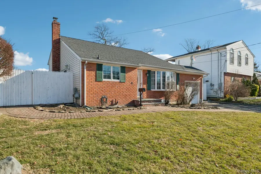 4 Oakley Drive, Huntington Station, NY 11746 - Image #3