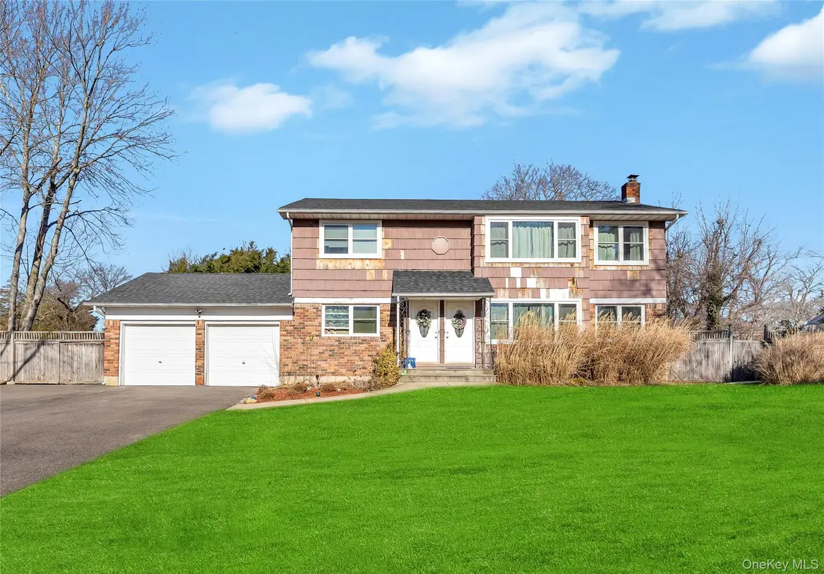 11 Marlo Lane, Hauppauge, NY 11788 - Image #1