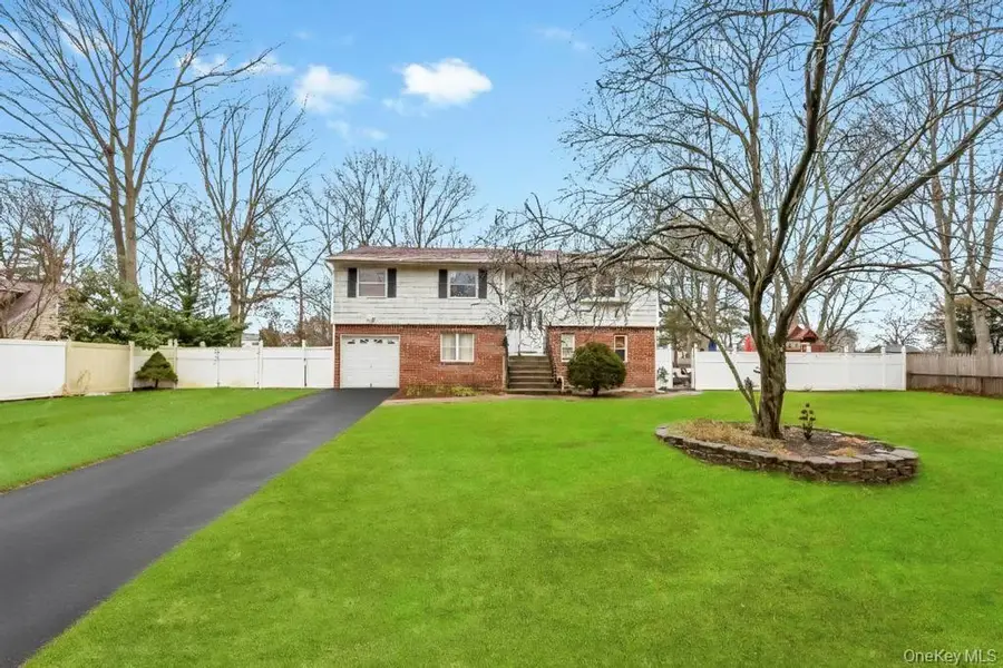 542 Freeman Avenue, Brentwood, NY 11717 - Image #2