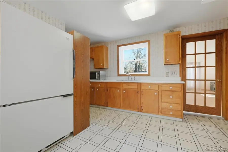 2522 Hewlett Lane, Bellmore, NY 11710 - Image #3