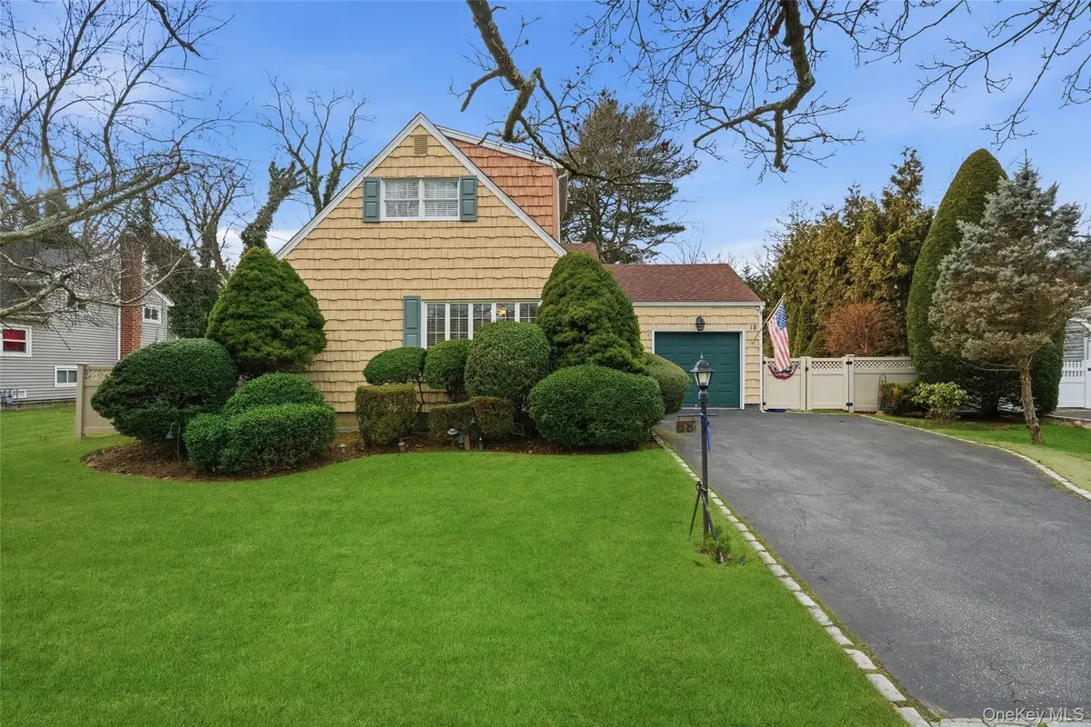 18 Gaylore Drive W, Amityville, NY 11701 - Image #1