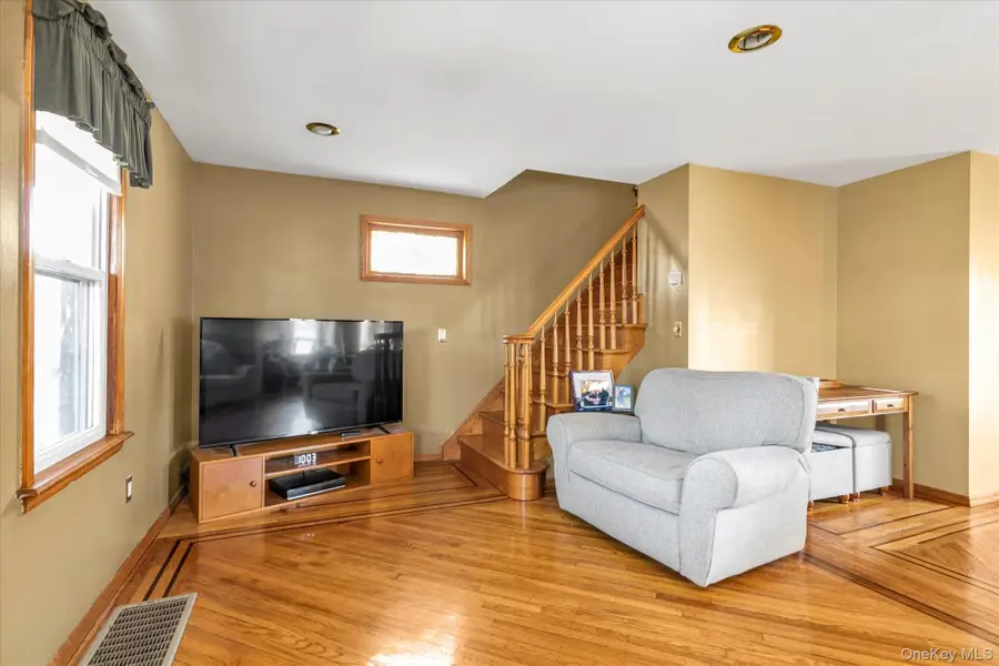 15 Eton Street, Valley Stream, NY 11581 - Image #3