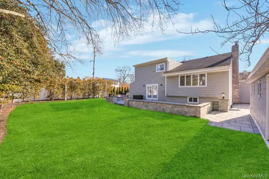 3 Avelaine Court, Babylon, NY 11702 - Image #3