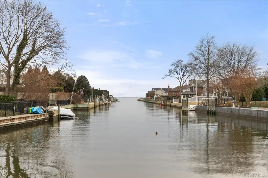 66 Davison Lane E, West Islip, NY 11795 - Image #2