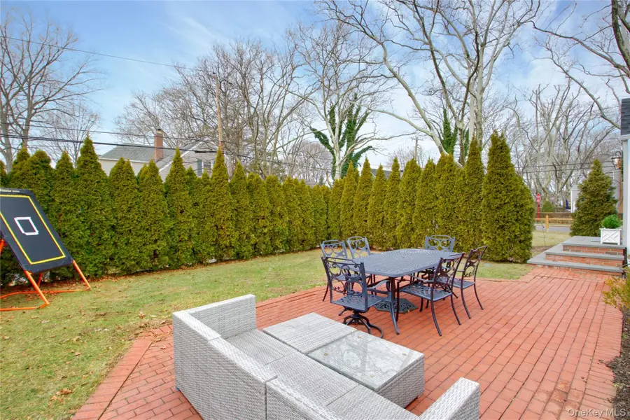 20 Salisbury Avenue, Stewart Manor, NY 11530 - Image #3