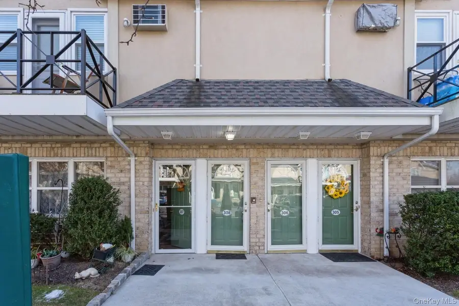 308 Cambridge Court, Glen Cove, NY 11542 - Image #2