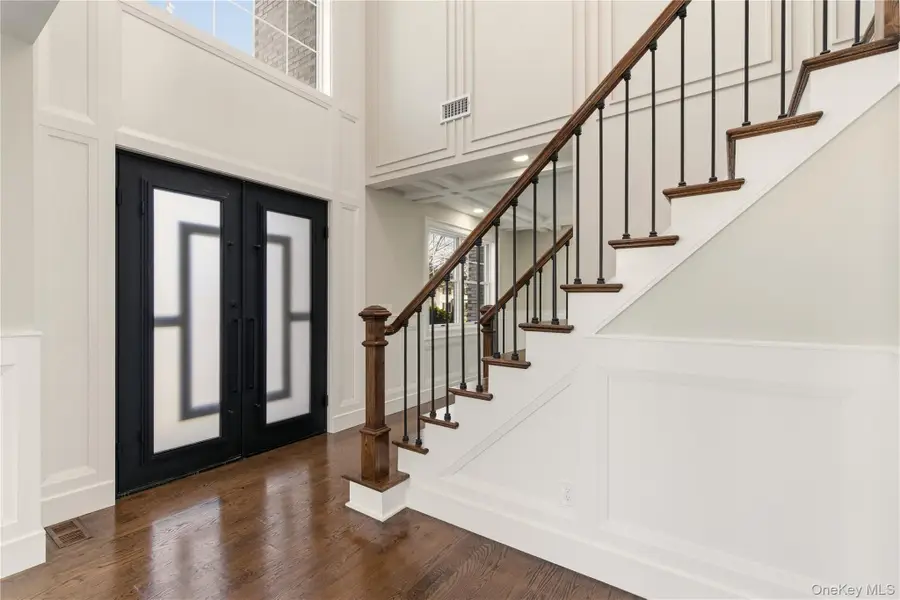 12 Lee Avenue, Albertson, NY 11507 - Image #2