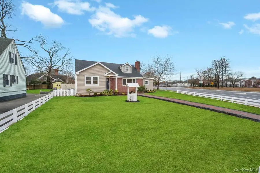 92 Sunset Road, Bay Shore, NY 11706 - Image #3