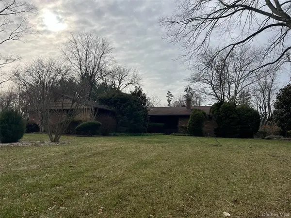 15 Wildwood Drive, Dix Hills, NY 11746