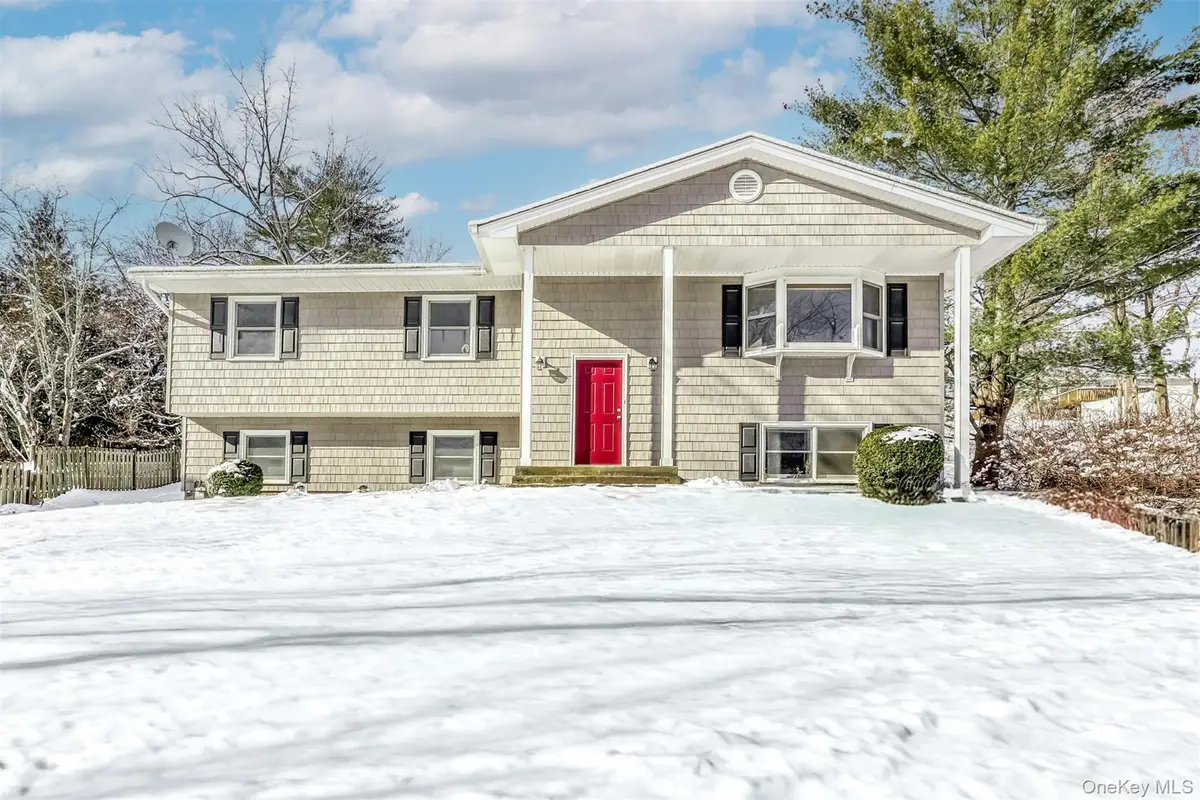 11 Pine Tree Court, Valley Cottage, NY 10989 - Image #1