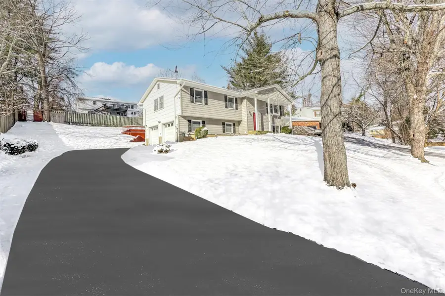 11 Pine Tree Court, Valley Cottage, NY 10989 - Image #2