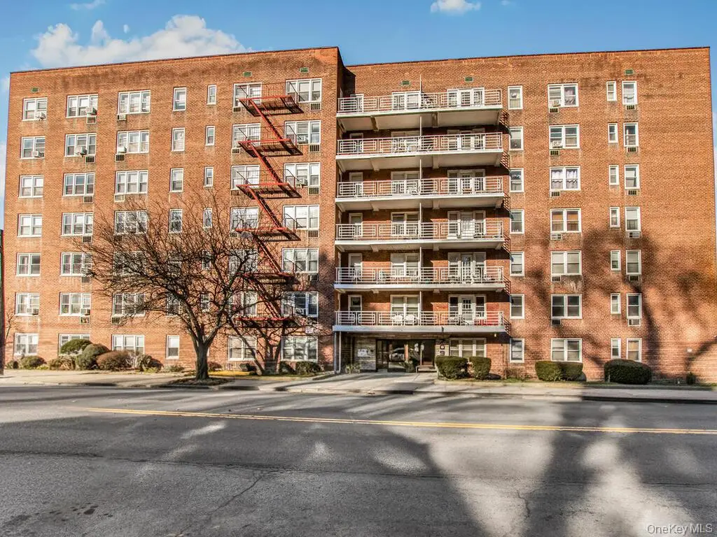 709 Warburton Ave #3B, Yonkers, NY 10701 - Image #1