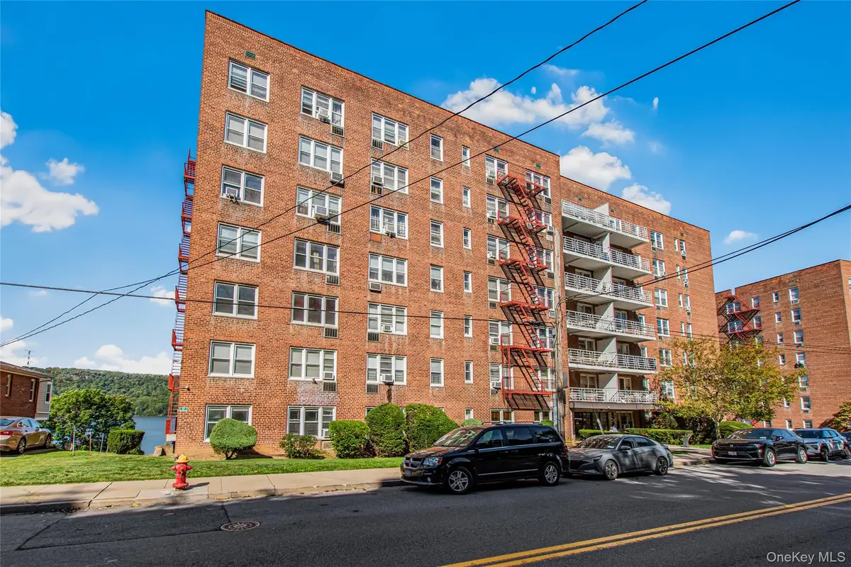 679 Warburton Avenue #2R, Yonkers, NY 10701 - Image #1