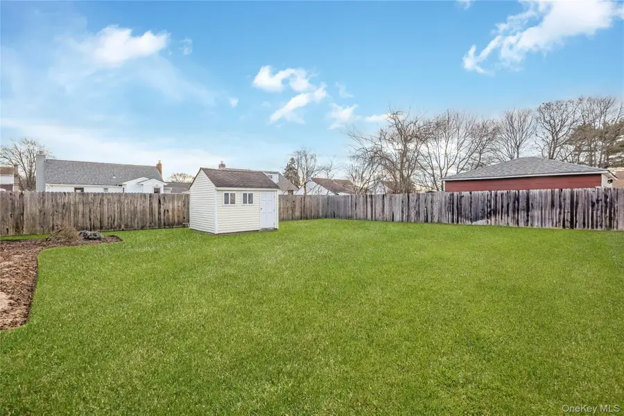 83 Kane Place, North Babylon, NY 11703 - Image #3