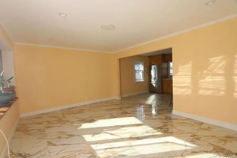 73 Evans Street, New Hyde Park, NY 11040 - Image #2