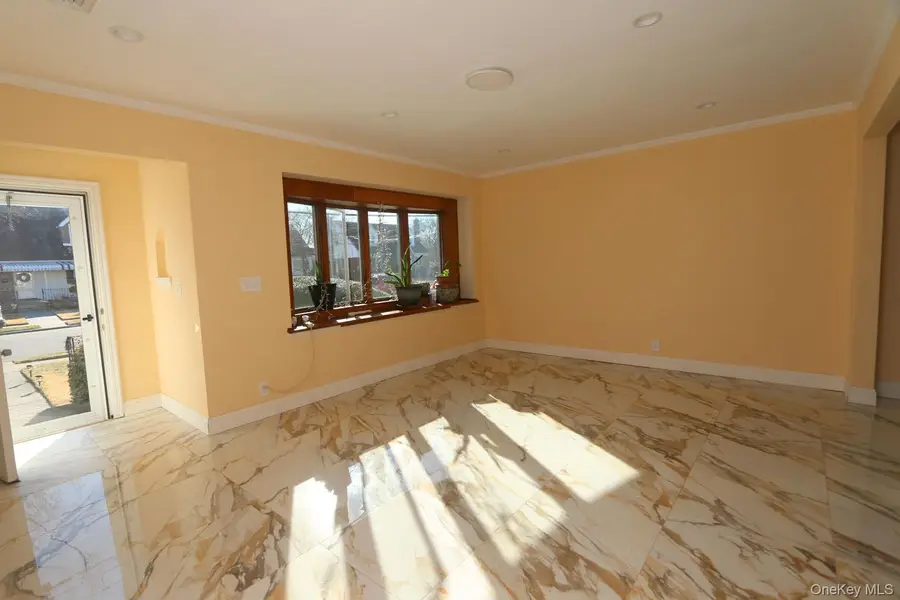 73 Evans Street, New Hyde Park, NY 11040 - Image #3