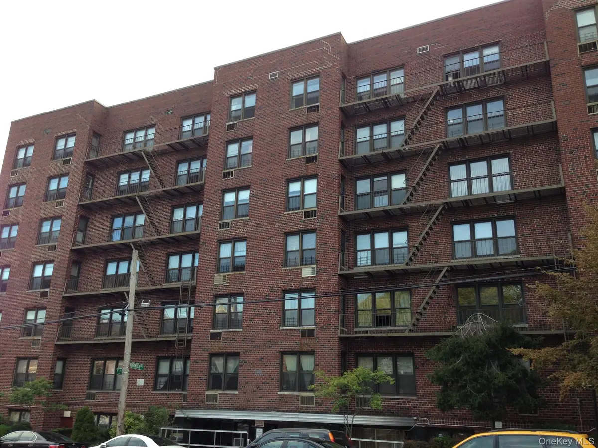 87-70 173rd Street #7H, Jamaica, NY 11432 - Image #1
