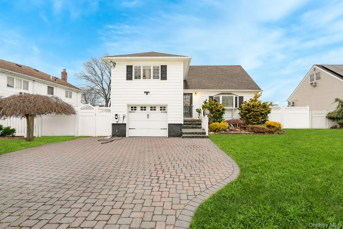264 W End Avenue, Massapequa, NY 11758 - Image #1